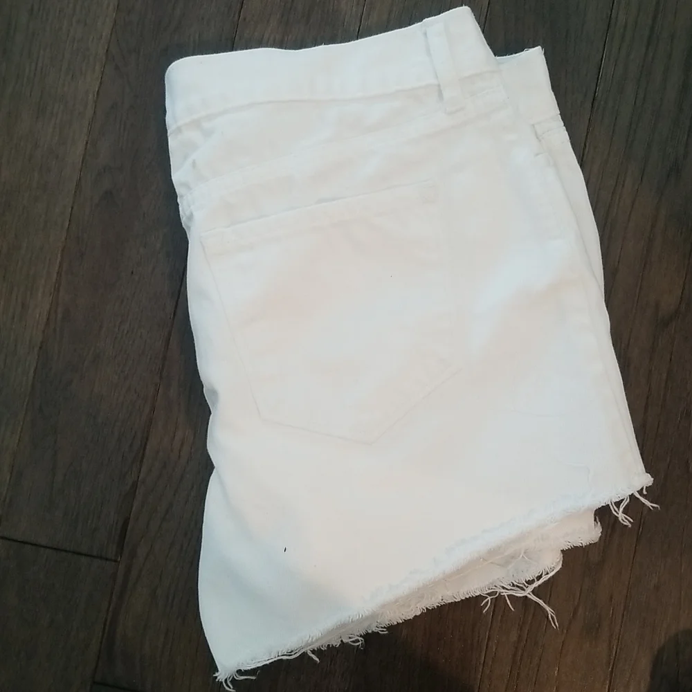 Old navy white denim shorts - Picture 4 of 4